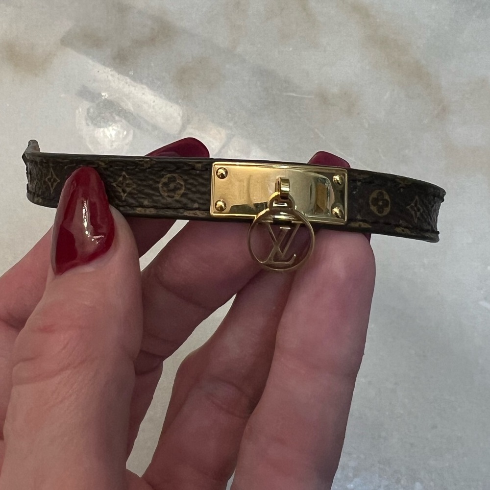 โSOLD ON โ๏ธโ Louis Vuitton Logomania Bracelet - Picture 8 of 13